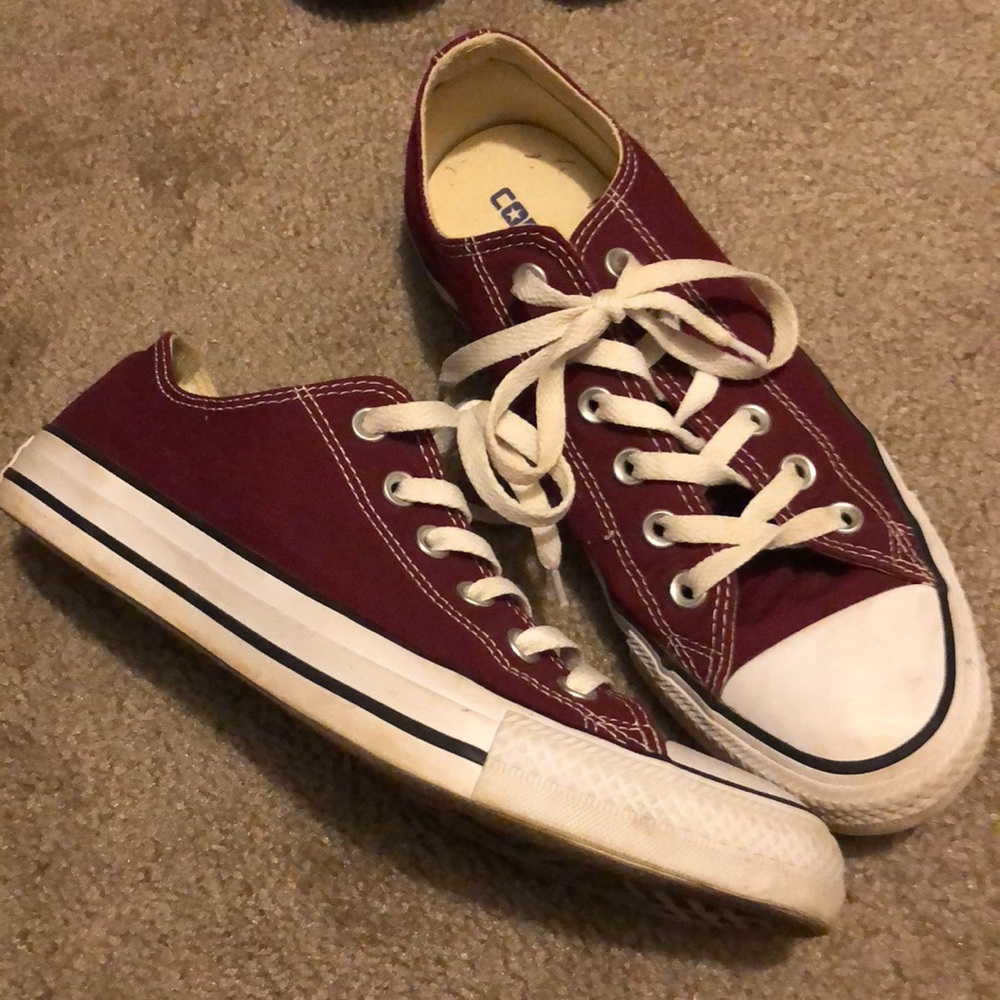Maroon Converse sz 9